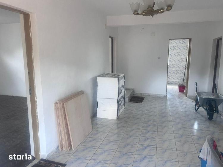 Casă cu 7 camere cu Teren 580 Mp în Șimnicu de Sus