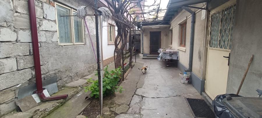 Casă cu 5 camere cu Canalizare în Inel II