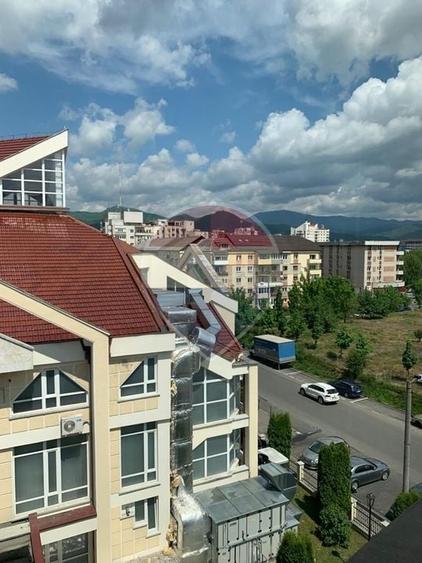 Apartament cu 3 camere decomandat, mobilat în Central