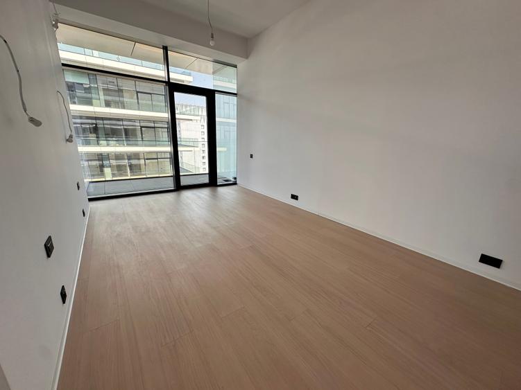 Apartament cu 4 camere semidecomandat în Floreasca