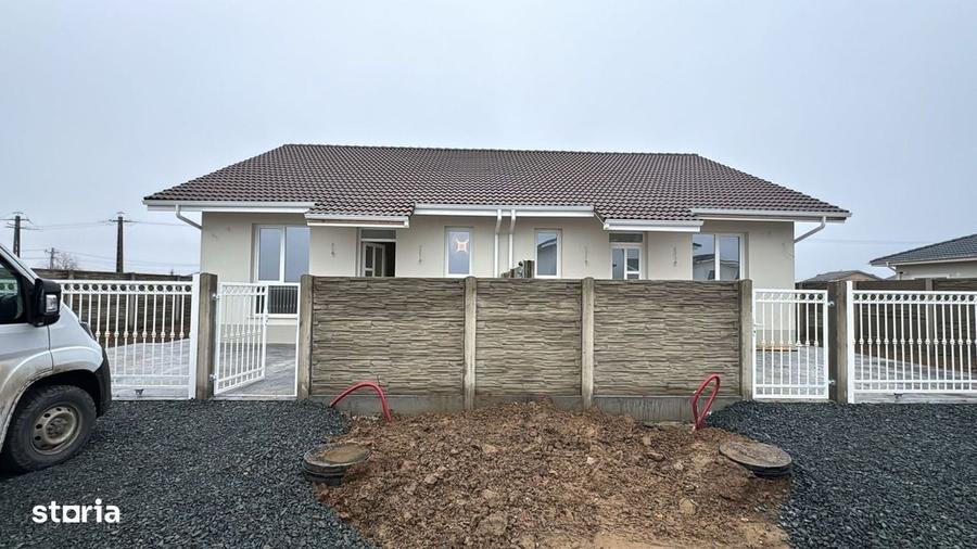 Apartament cu 3 camere în Bucovăț