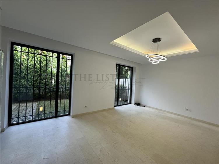Duplex cu 8 camere cu Teren 250 Mp în Iancu Nicolae