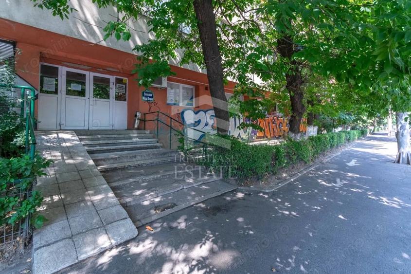Apartament cu 3 camere semidecomandat în Mihai Bravu