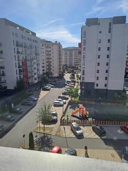 Apartament cu 3 camere decomandat, mobilat în Tractorul