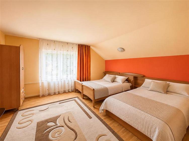 Casă individuală cu 6 camere cu Teren 996 Mp în Gălăoaia