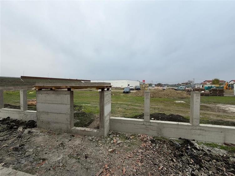 Casă individuală cu 4 camere cu Canalizare în Nord