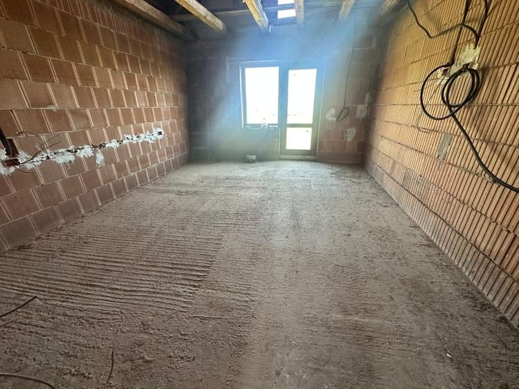 Casă individuală cu 4 camere cu Teren 657 Mp în Micești
