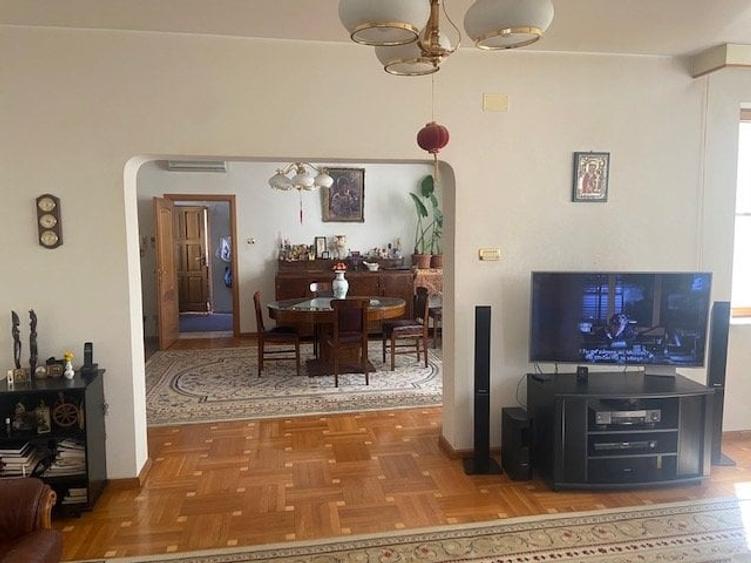 Casă individuală cu 10 camere cu Canalizare în Șura Mare