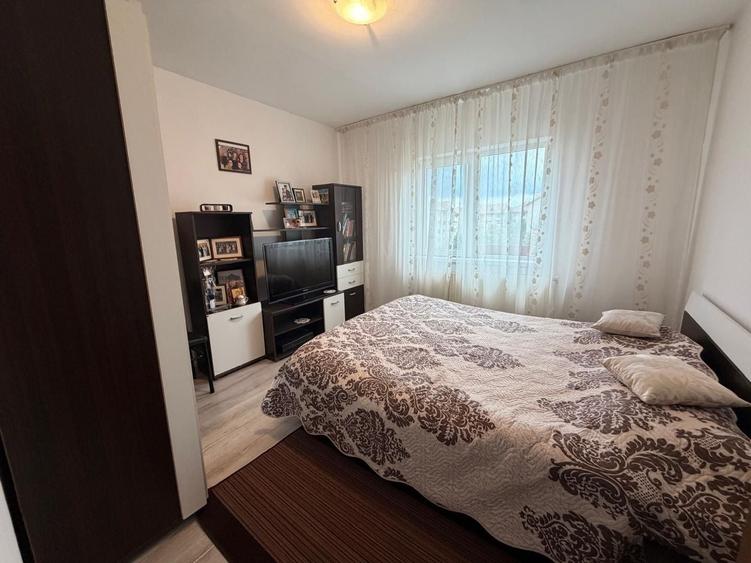 Apartament cu 3 camere decomandat în Lenin