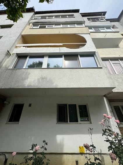 Apartament cu 3 camere decomandat, mobilat în Mioriței