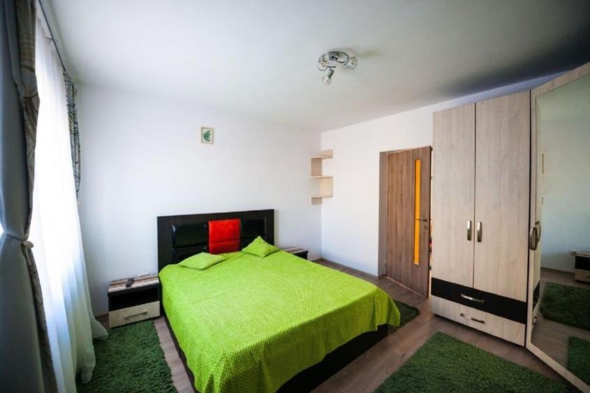 Apartament cu 3 camere decomandat în Sânpetru