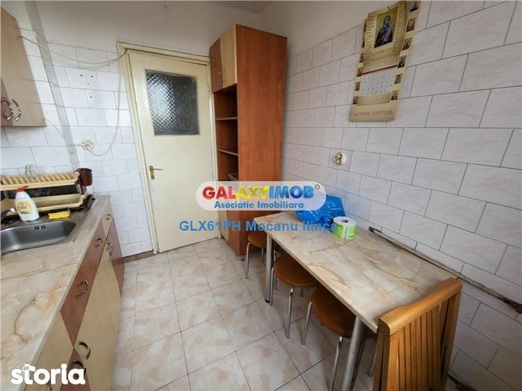 Apartament cu 3 camere semidecomandat, mobilat în Nord