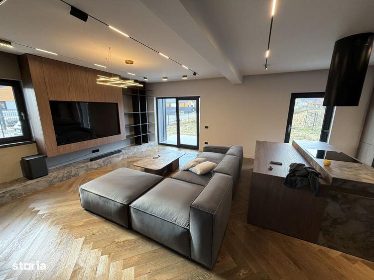 Casă cu 4 camere cu Teren 500 Mp în Central