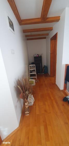 Casă cu 3 camere cu Teren 166 Mp în Calea București