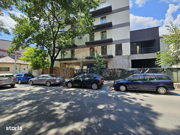 Spațiu comercial, de 274 mp, în Teiul Doamnei
