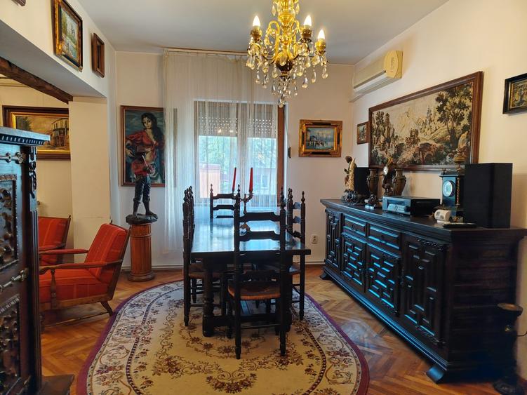 Duplex cu 7 camere cu Canalizare în Central