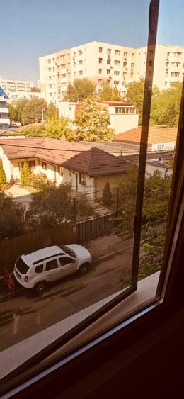 Apartament cu 2 camere decomandat, mobilat în Titan