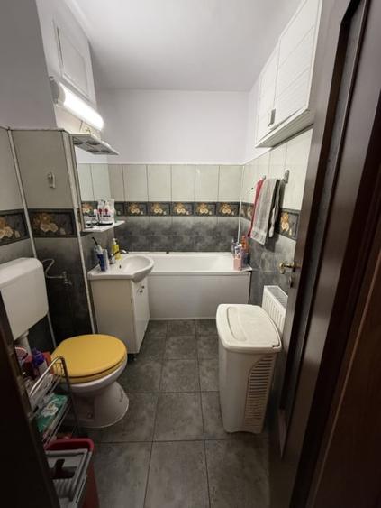 Apartament cu 4 camere decomandat, mobilat în Soarelui