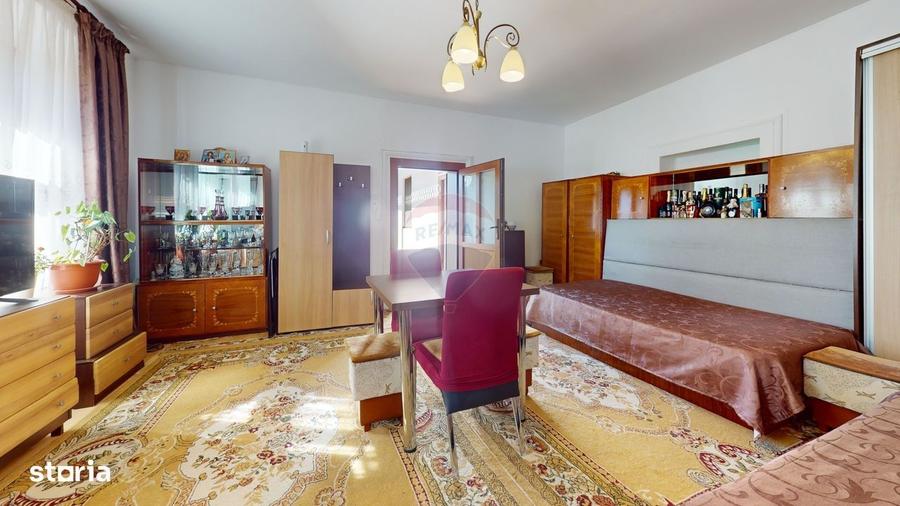 Casă cu 3 camere cu Teren 1049 Mp în Central