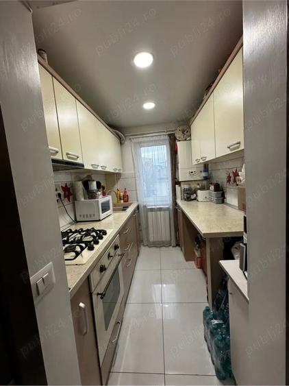 Apartament cu 3 camere semidecomandat în Central