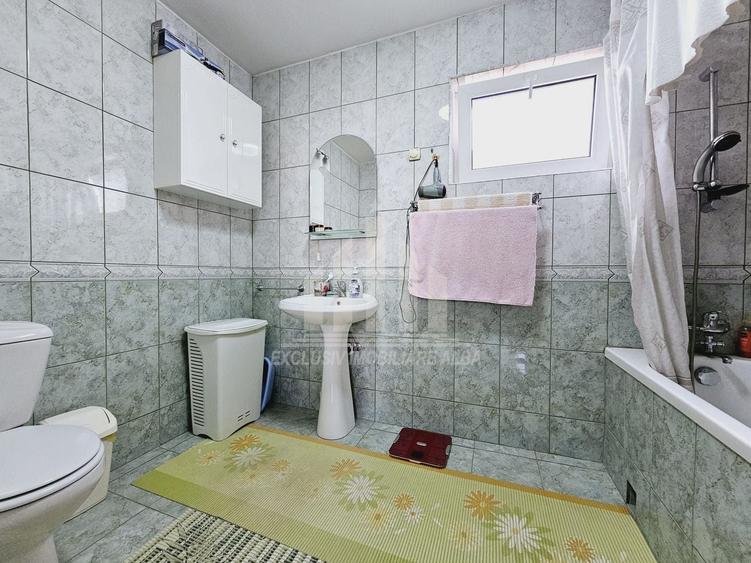 Casă individuală cu 5 camere cu Teren 912 Mp în Lipoveni