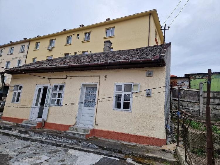 Casă cu 2 camere cu Teren 327 Mp în Central