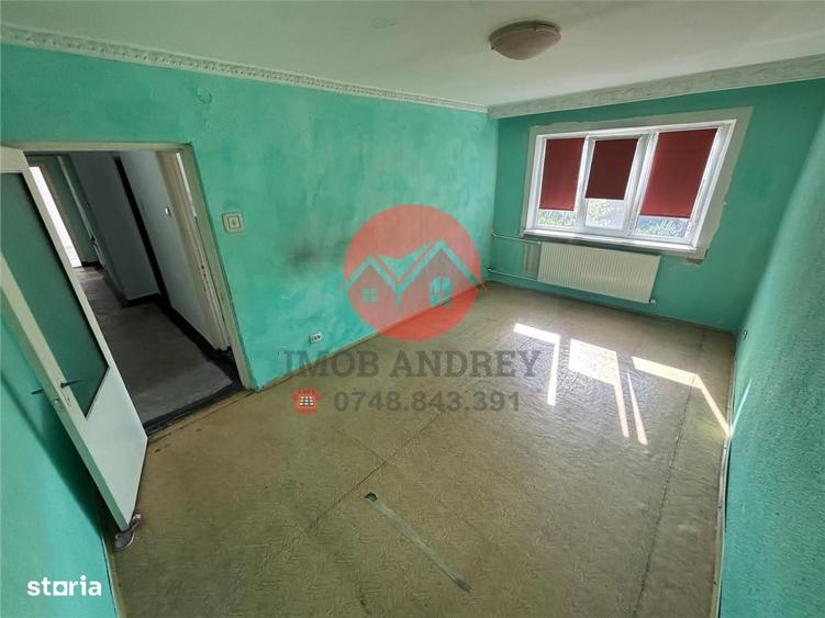 Apartament cu 3 camere decomandat în Piața Nouă