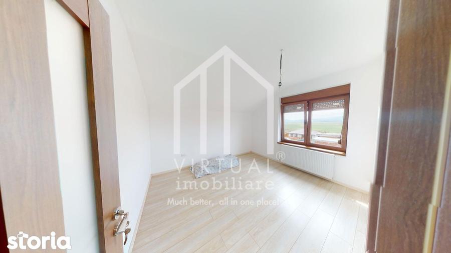 Casă cu 5 camere cu Teren 372 Mp în Roșia