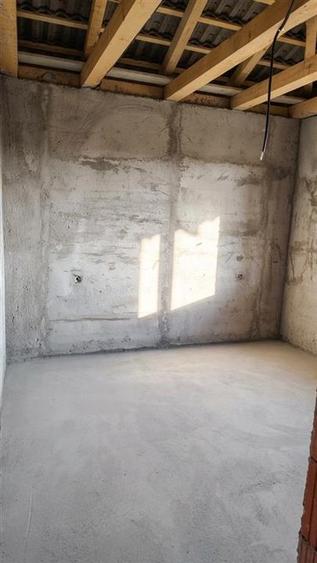 Casă cu 3 camere cu Teren 687 Mp în Leș
