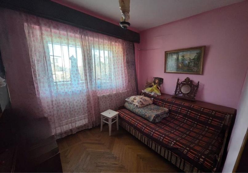 Apartament cu 4 camere decomandat în Central