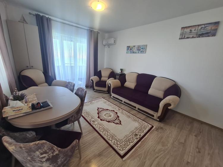 Apartament cu 3 camere semidecomandat, mobilat în Mamaia