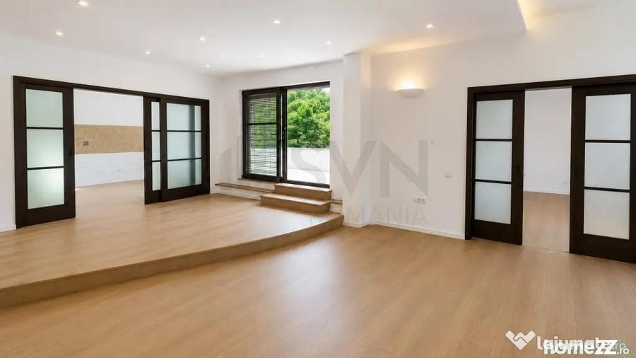 Apartament cu 5 camere decomandat în Kiseleff