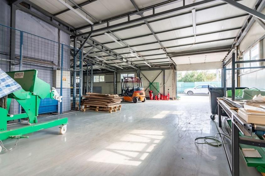 Spațiu industrial, de 1,550 mp, în Glina