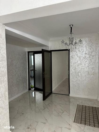 Casă cu 8 camere cu Teren 155 Mp în Central
