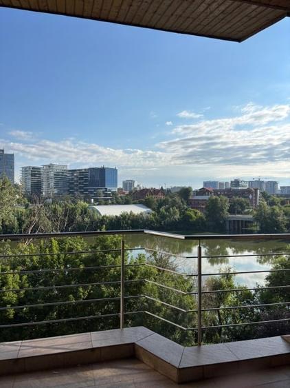 Apartament cu 4 camere decomandat în Floreasca