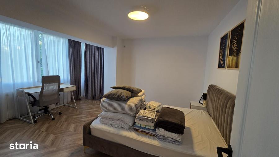 Apartament cu 3 camere semidecomandat în Splai Bahlui