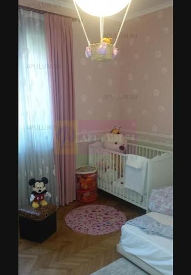 Casă individuală cu 6 camere decomandat cu Canalizare în Drumul Sării