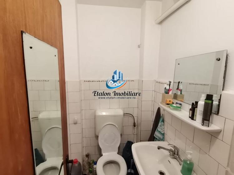 Apartament cu 4 camere semidecomandat în Mărăței