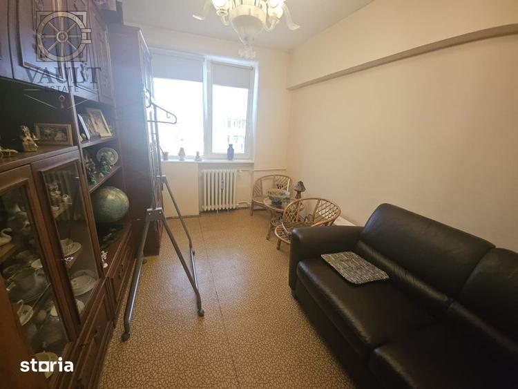 Apartament cu 3 camere decomandat în Tineretului — fotografia 1