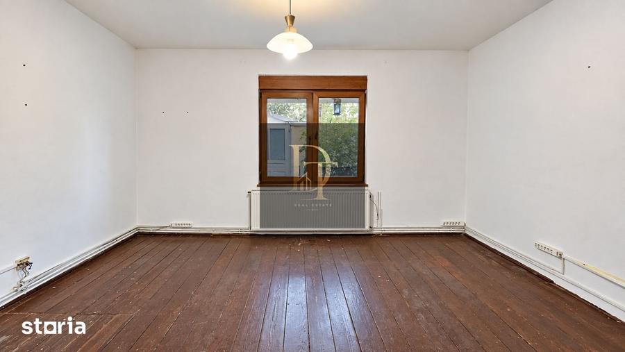 Casă cu 5 camere cu Teren 446 Mp în Florilor