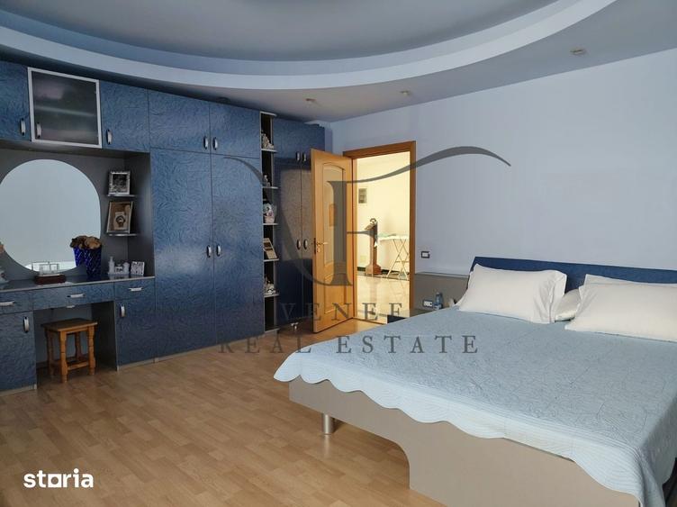 Casă cu 8 camere cu Teren 445 Mp în Primăverii