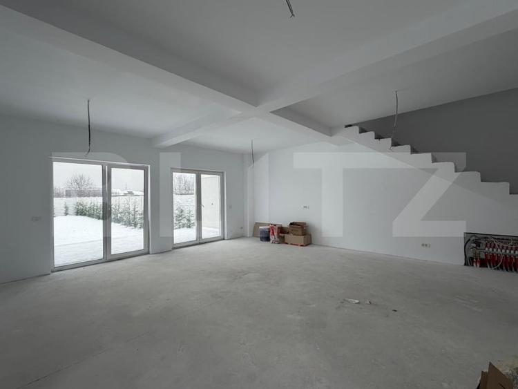 Duplex cu 5 camere cu Canalizare în Dumbrăvița
