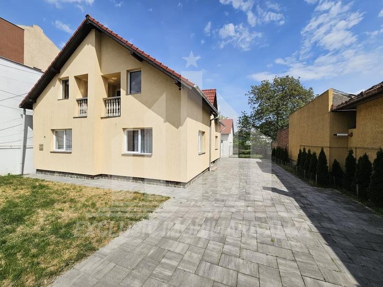 Casă individuală cu 4 camere cu Canalizare în Tolstoi