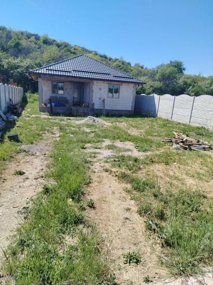 Casă individuală cu 4 camere cu Teren 355 Mp în Podari
