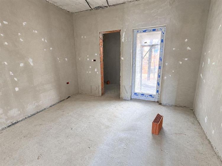 Duplex cu 3 camere cu Canalizare în Moșnița Veche