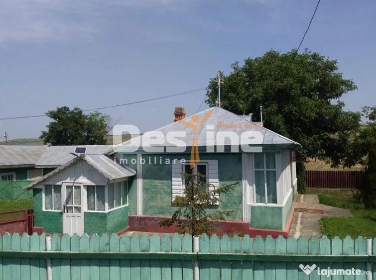 Casă cu 4 camere cu Teren 1000 Mp în Horlești