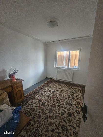 Apartament cu 3 camere decomandat în Tomești