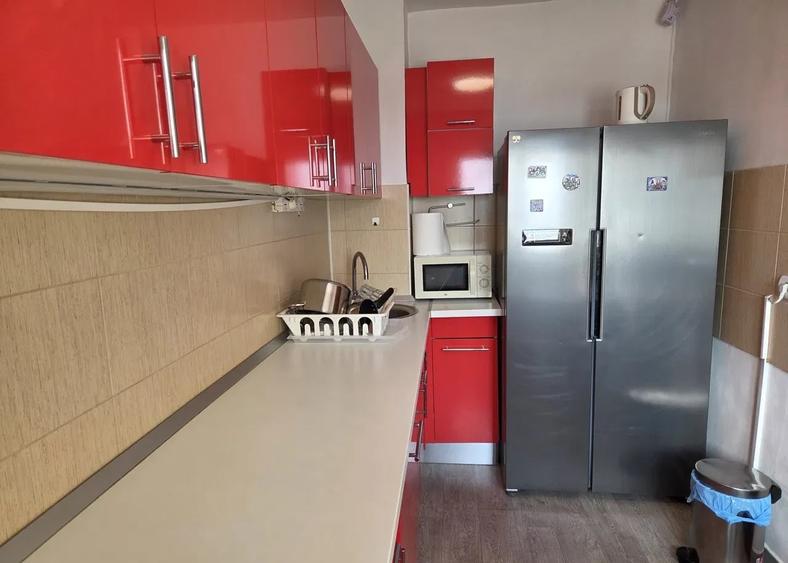 Apartament cu 3 camere decomandat, mobilat în Lacul Tei
