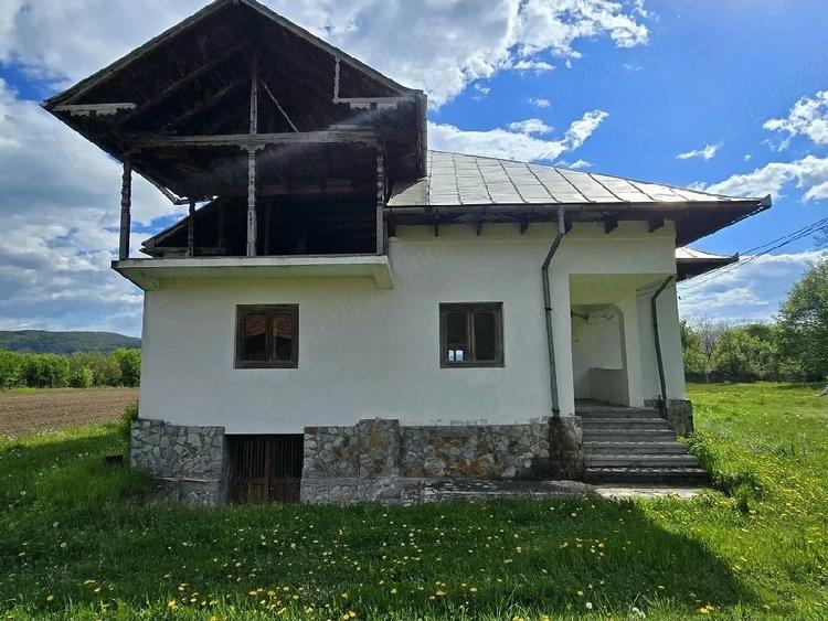 Casă cu Teren 20000 Mp în Pociovaliștea