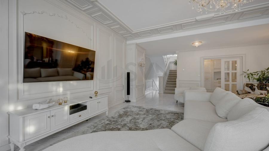 Casă individuală cu 7 camere cu Piscina în Central